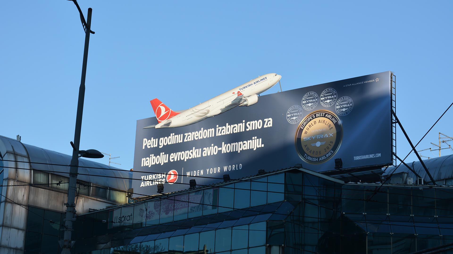 Turkish airlines телефон в москве. Реклама авиакомпании Turkish Airlines. Турецкие авиалинии реклама. Реклама авиакомпании Туркиш. Наружная реклама авиакомпании.